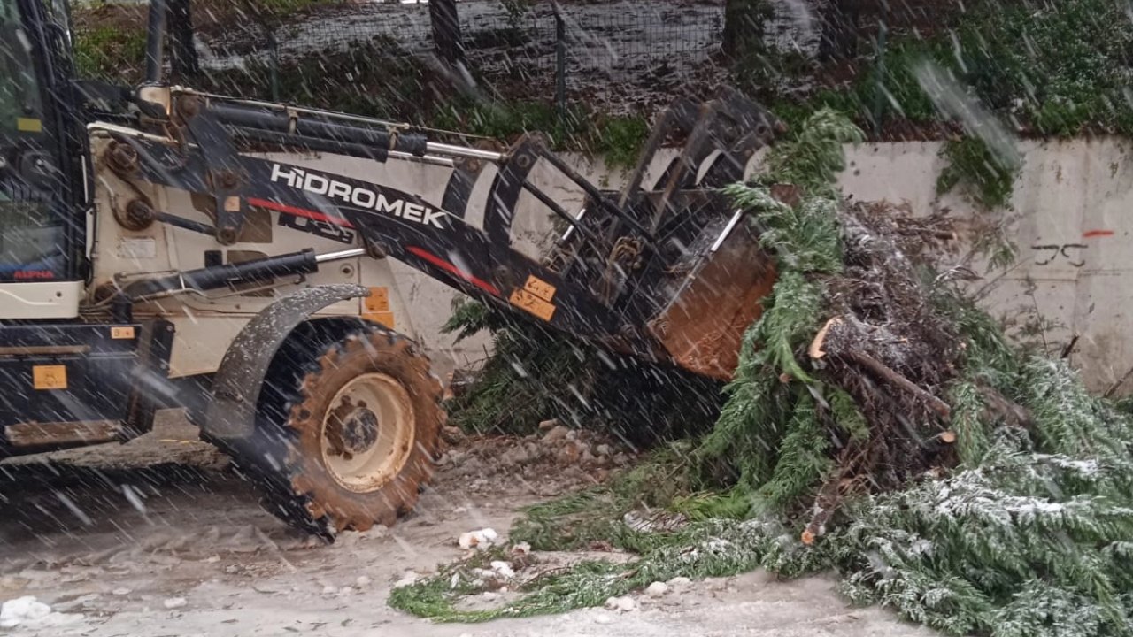 Trabzon'da kritik noktalarda kar temizliği