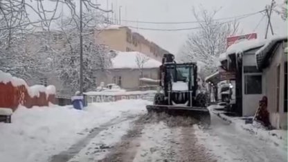 Tunceli, son 65 yılın en yoğun kar yağışıyla mücadele ediyor