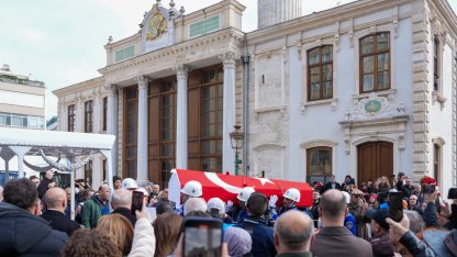 Usta tiyatrocu Haldun Dormen son yolculuğuna alkışlarla uğurlandı