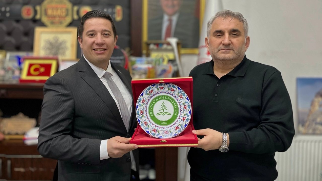 AÇÜ Rektörü Prof. Dr. Aydın'dan Kars Gençlik Spor'a ziyaret