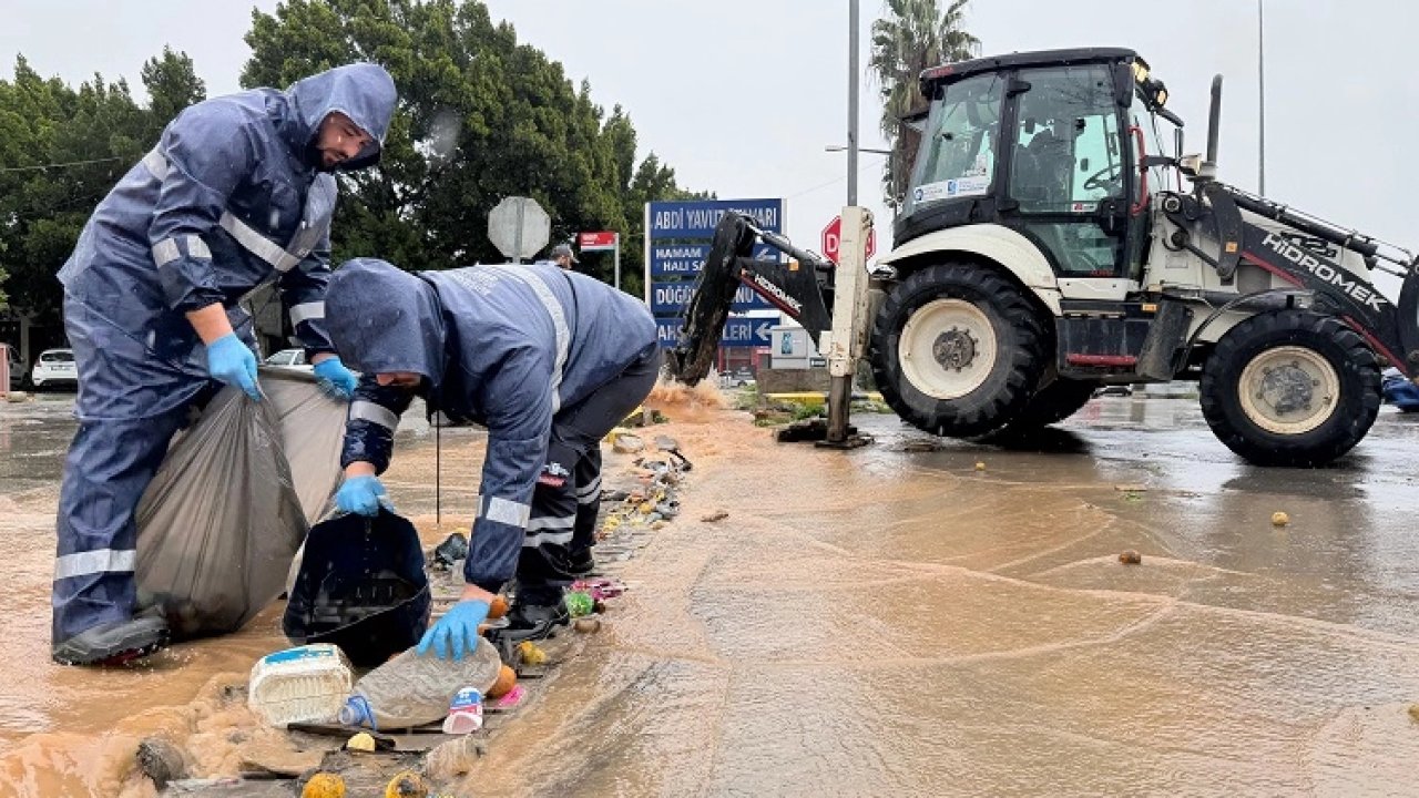 Antalya Büyükşehir ekipleri şiddetli yağışa karşı teyakkuz halinde