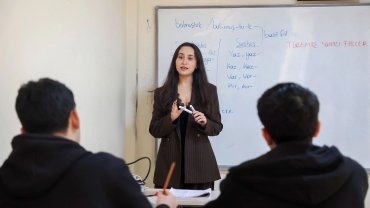 Antalya Büyükşehir’in gençlere eğitim desteği sürüyor