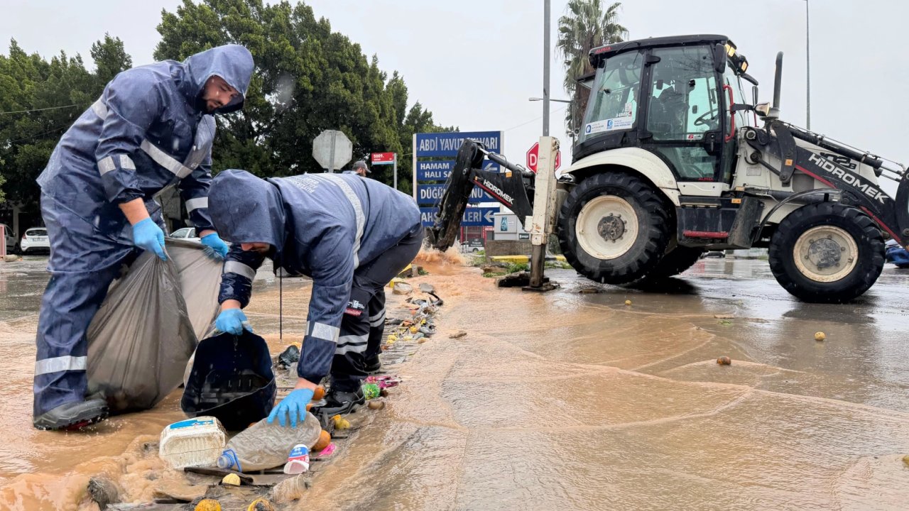 Antalya ekipleri şiddetli yağış ve rüzgara karşı teyakkuzda