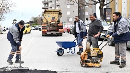 Antalya Muratpaşa’da yollar onarılıyor