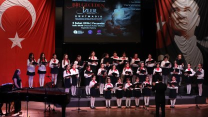 Antalya’da çocuk korosundan deprem anması