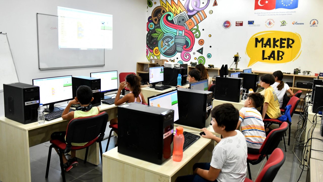 Antalya’da çocuklara robotik kodlama eğitimi