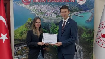 Artvin Arhavi’de kütüphane personeline başarı belgesi