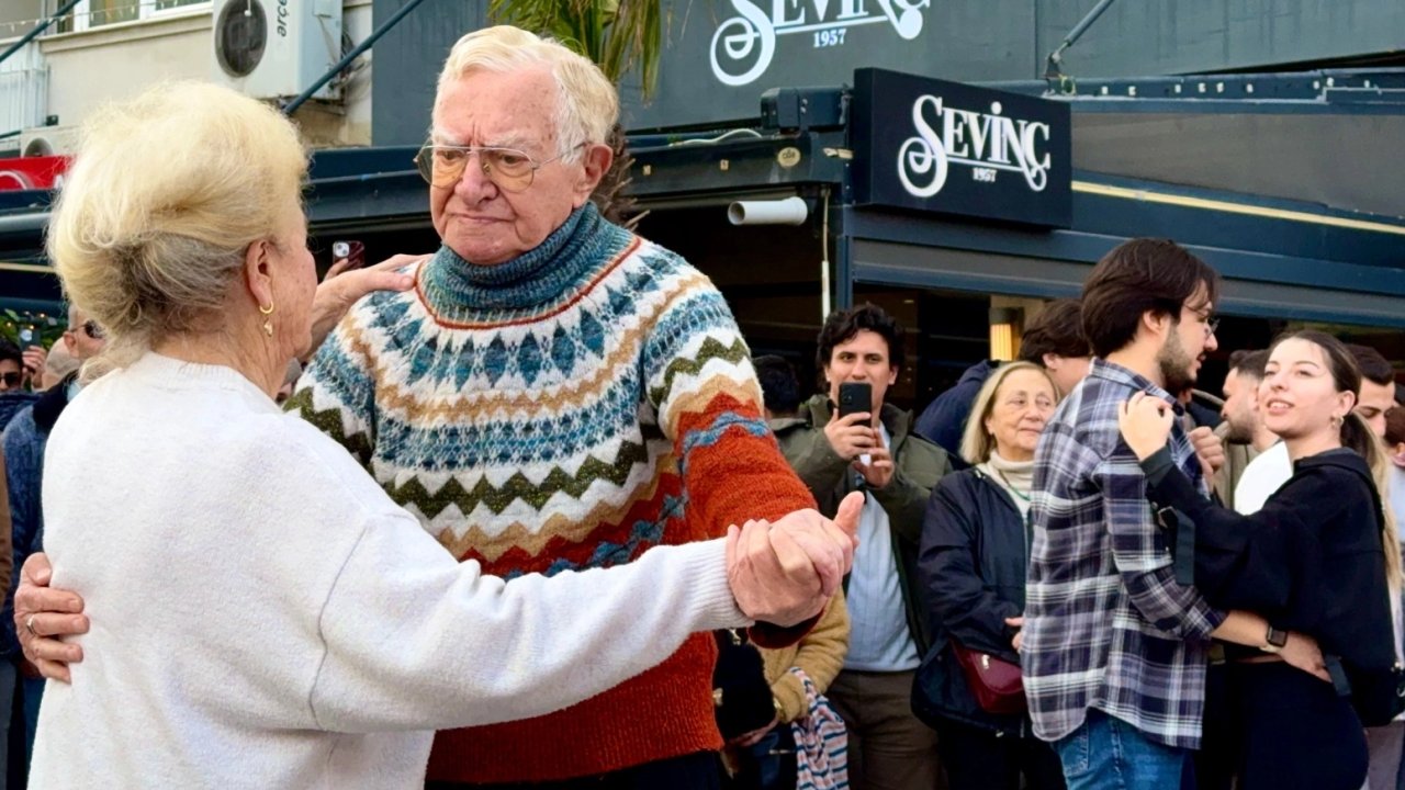 Aşkın melodileri Alsancak’ta yükseldi