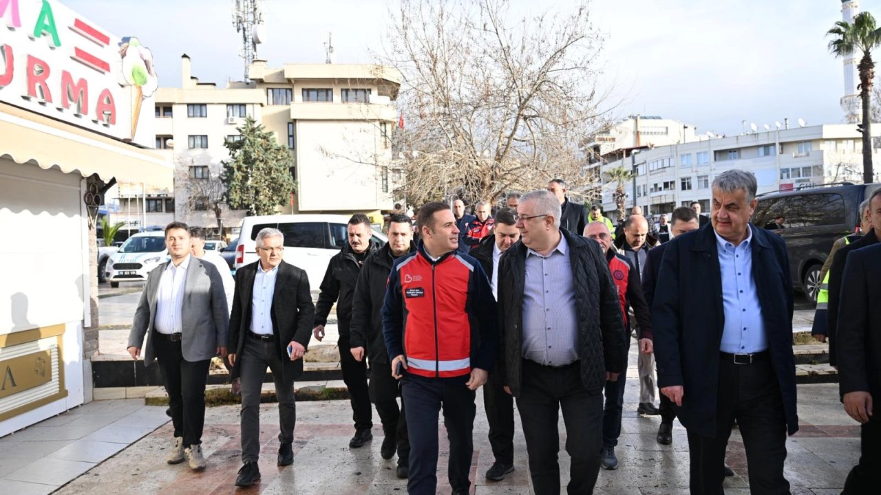 Balıkesir'de Başkan Akın lodosun vurduğu Körfez’de