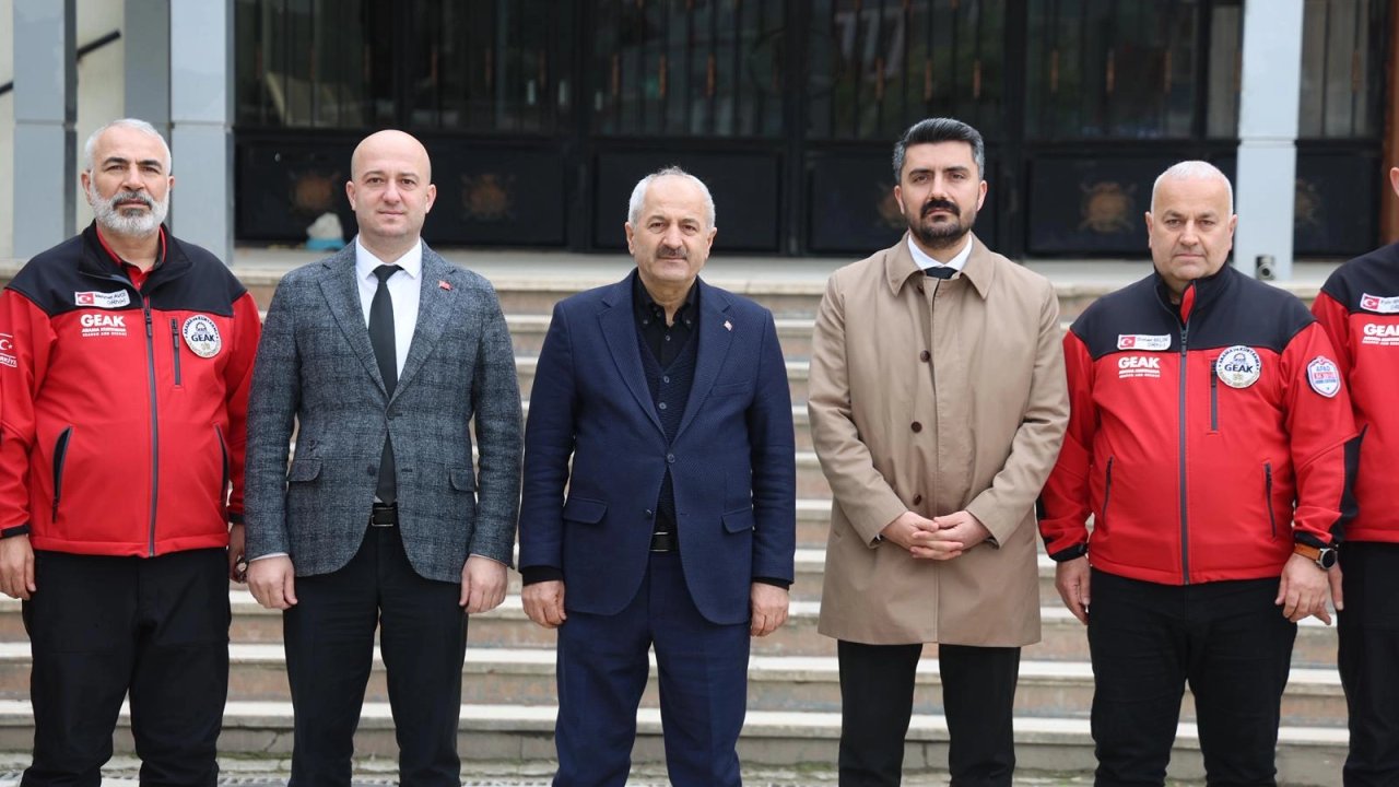 Başkan Büyükgöz Hatay'da deprem şehitlerini andı