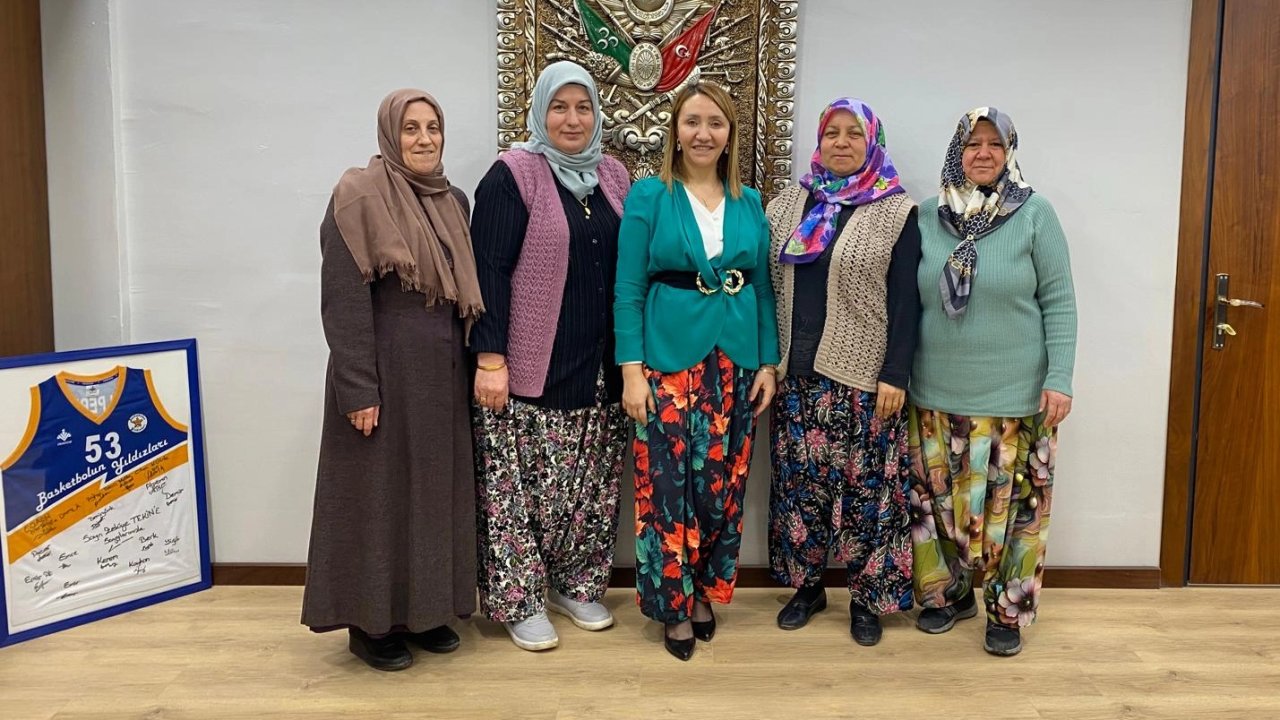 Bilecik Pazaryerili kadınlardan şalvarlı duruş!