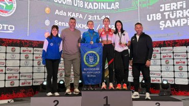 Bursa Büyükşehir Belediyesporlu Sena Çakmak Türkiye ikincisi