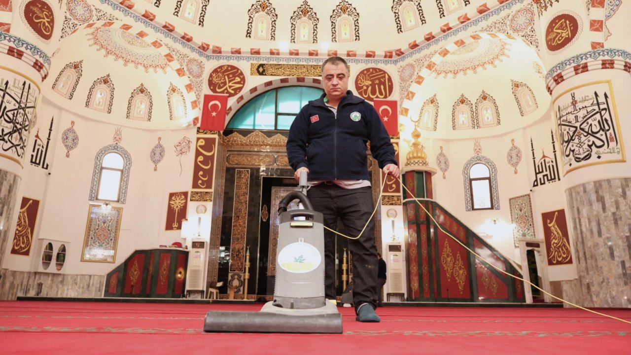 Bursa Osmangazi'de camiler Ramazan'a özenle hazırlandı