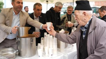 Bursa Osmangazi’de Cuma bereketi paylaşıldı