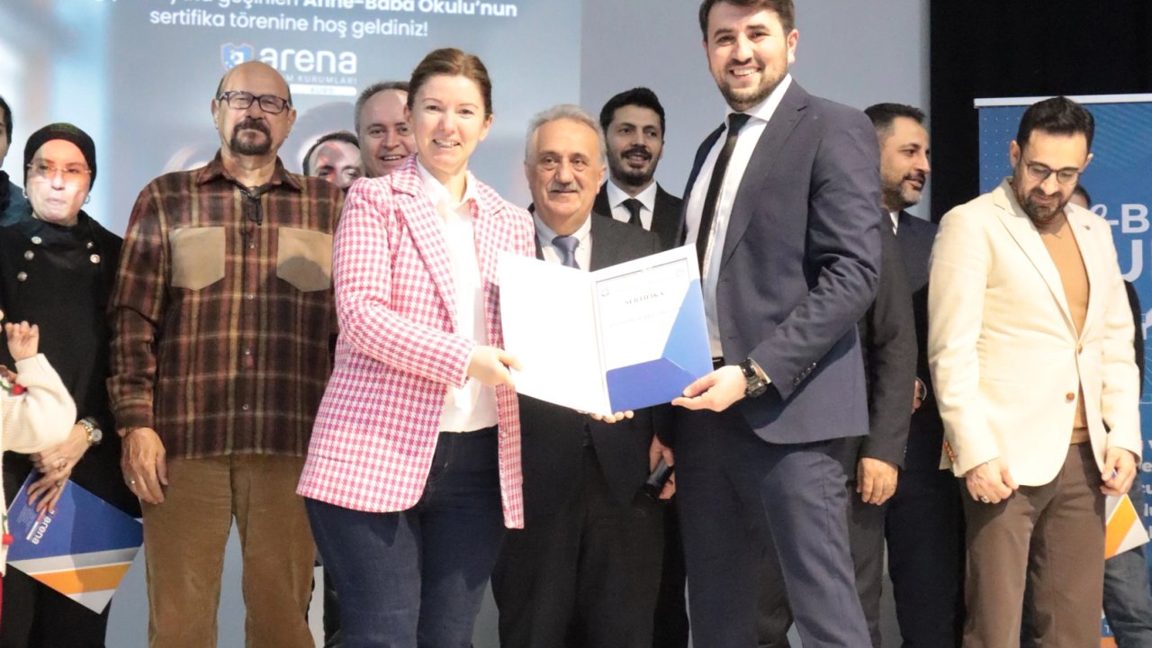 Bursa'da 'Arena Anne Baba Okulu'nda sertifika heyecanı