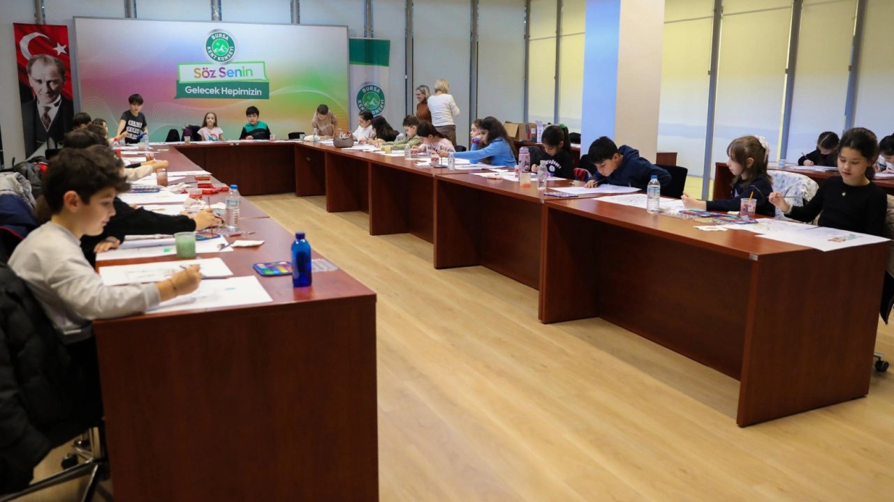 Bursa'da çocuklar bir günlüğüne ressam oldu