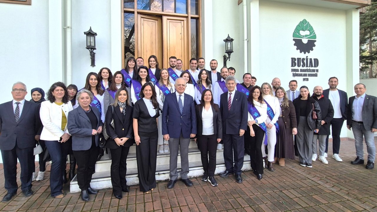 Bursa'da İK Kodları 2. dönemi mezunlarını verdi