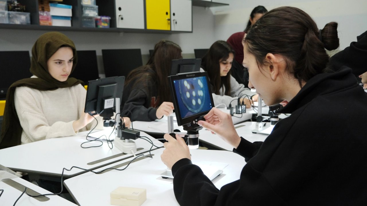 Bursa'da kızlarla bilimsel ve teknolojik buluşma