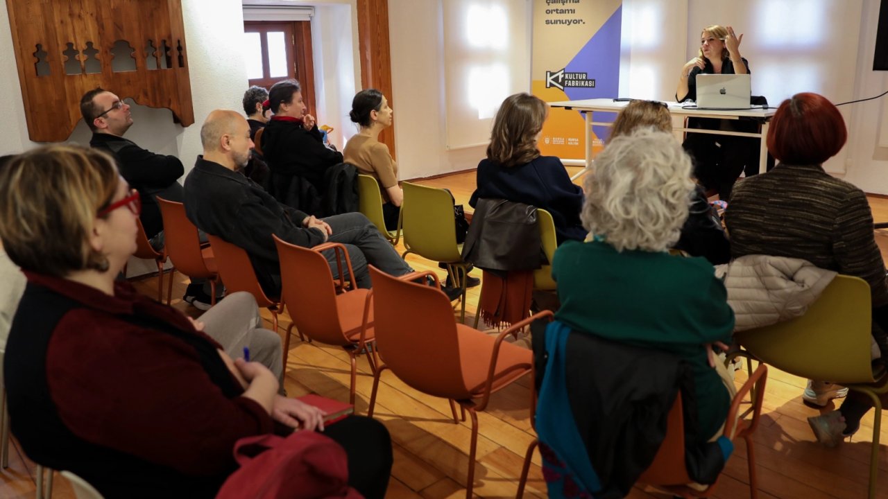 Bursa'da sanat ve düşüncenin ışığında sevgi konuşuldu