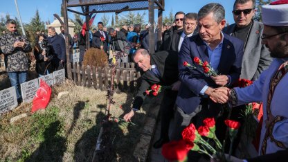 CHP Genel Başkanı Özgür Özel Adıyaman'da... Deprem şehitliğini ziyaret etti