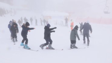 Çocukların Uludağ’da kar keyfi