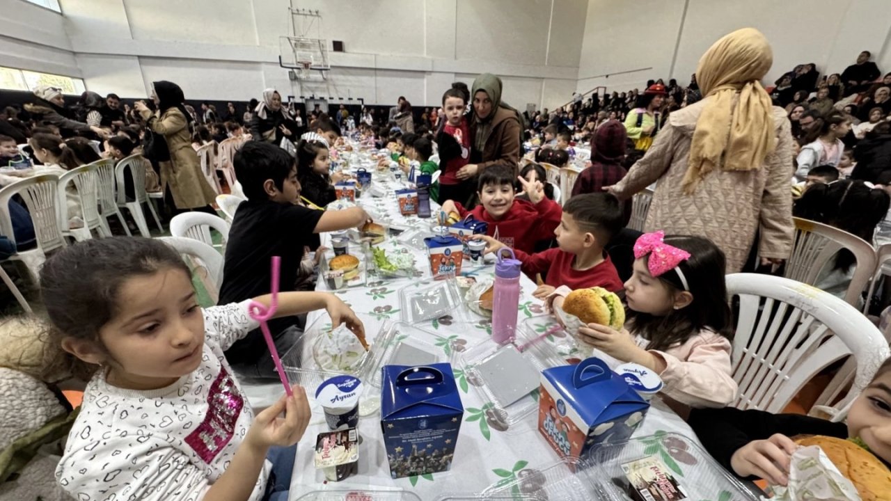 Çorum Belediyesi’nden çocuklara özel tekne orucu iftarı