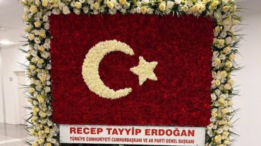 Cumhurbaşkanı Erdoğan'dan kuruluşa özel MHP'ye 57 gül