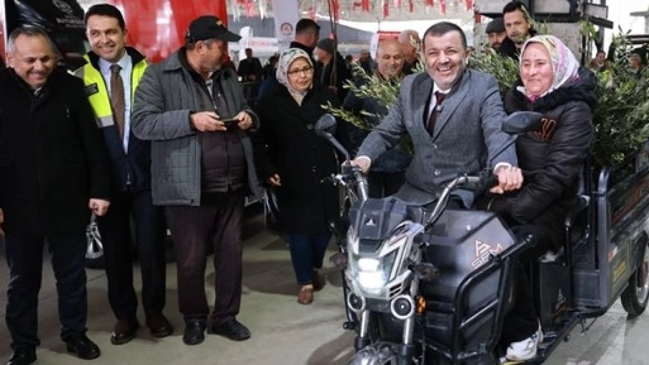 Denizli'de Honazlı üreticiye 4 bin 236 zeytin fidanı