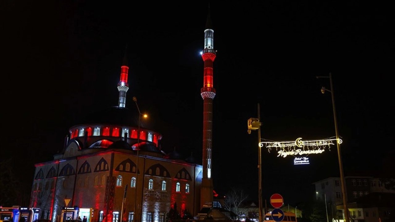 Denizli’de ramazan coşkusu ışıklarla taçlandı