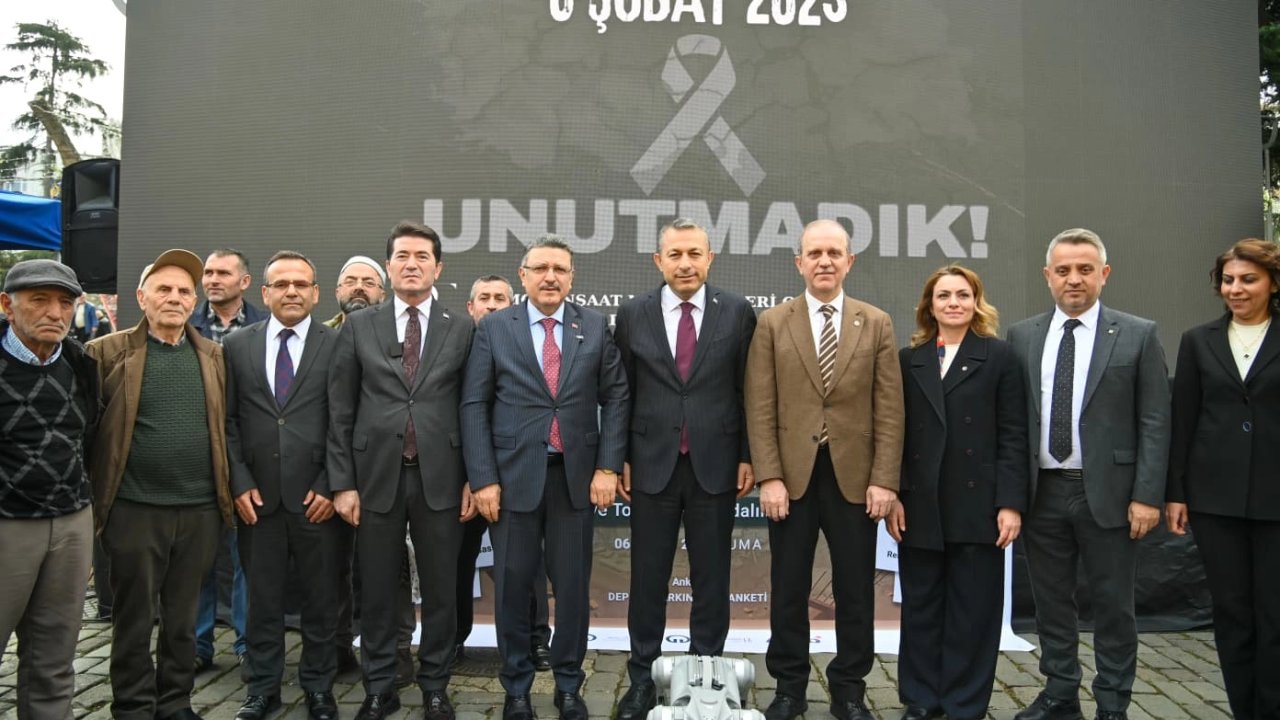 Depremde can veren vatandaşlar Trabzon'da anıldı