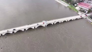 Edirne'de taşkın alarmı! Tunca Köprüsü trafiğe kapatıldı