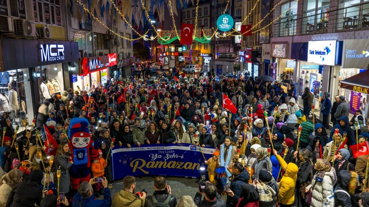 Gebze'de Ramazan'a özel 'Fener Alayı'