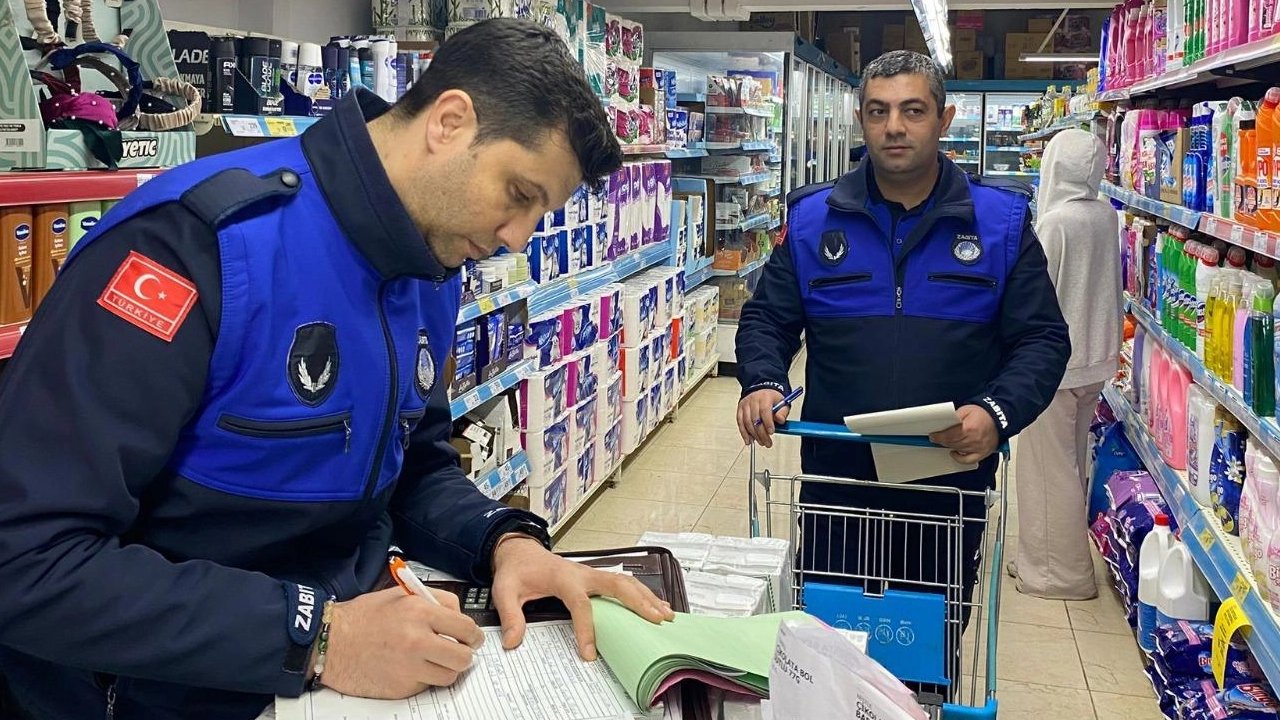 Gemlik Zabıtası'ndan zincir marketlere kapsamlı denetim