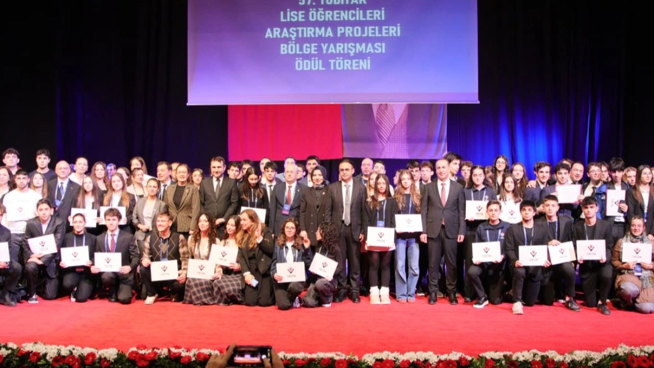 Genç araştırmacılar TÜBİTAK İzmir Bölge Yarışması’nda ödüllendirildi