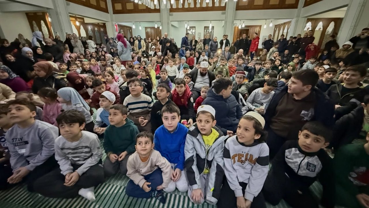 Gölcüklü çocuklar Ramazan coşkusunu camilerde yaşıyor