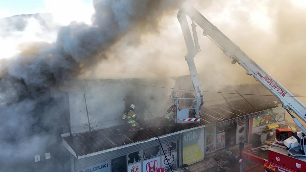 İzmir Buca'daki işyeri yangını kontrol altına alındı