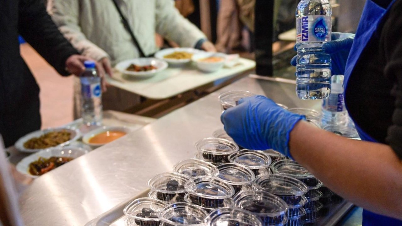 İzmir Büyükşehir’in Kent Lokantaları’nda ücretsiz iftar