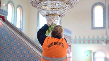 İzmir Çiğli’de ibadethaneler için temizlik mesaisi