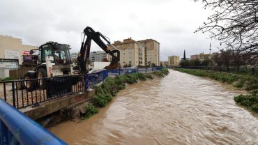 İzmir'de Büyükşehir ekiplerinden sağanak yağış seferberliği