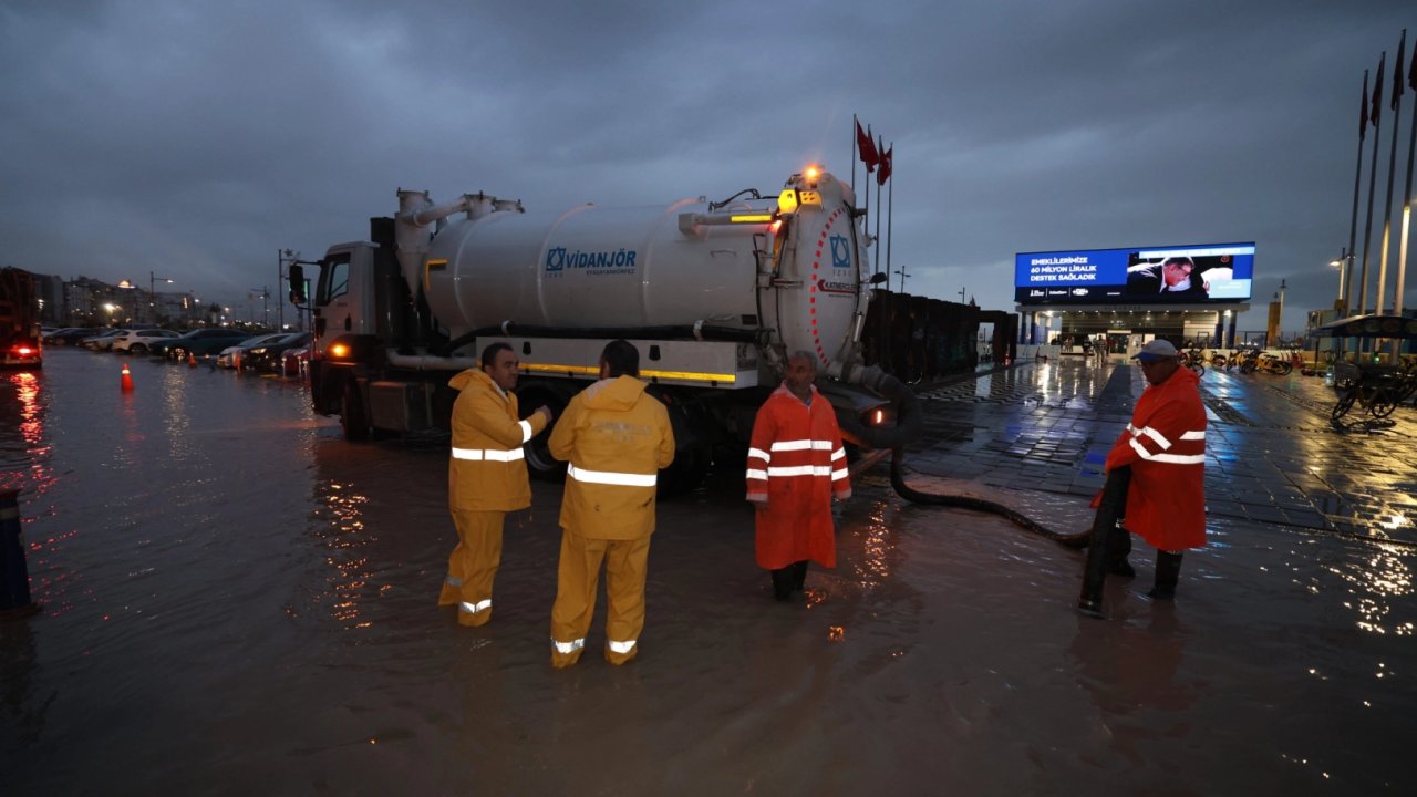 İzmir’de deniz seviyesi hareketliliğine anlık müdahale