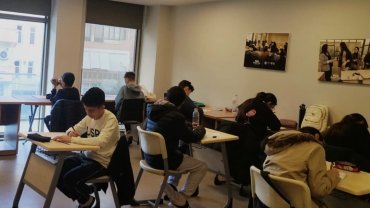 İzmir'de Efes Selçuk'ta sınav yolundaki öğrencilere destek