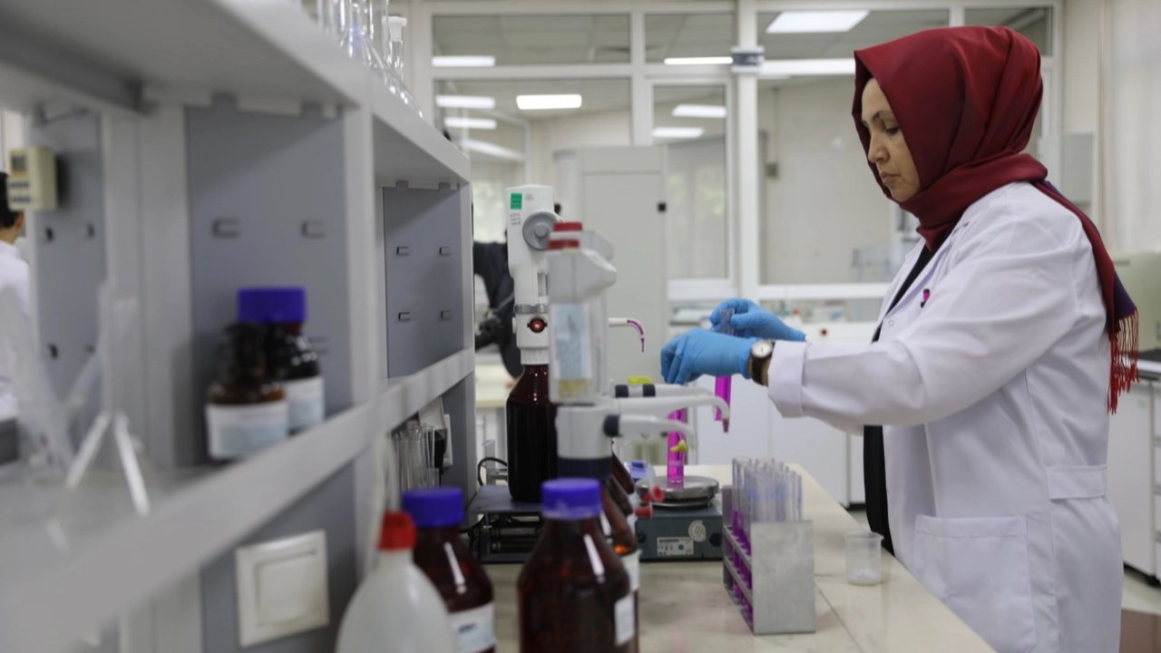 KASKİ Laboratuvarları'ndan su kalite testi