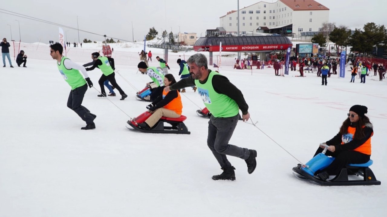 Kayseri Erciyes'te 'Artık Çekilmez Oldun' kızak yarışı