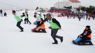 Kayseri Erciyes'te 'Artık Çekilmez Oldun' kızak yarışı