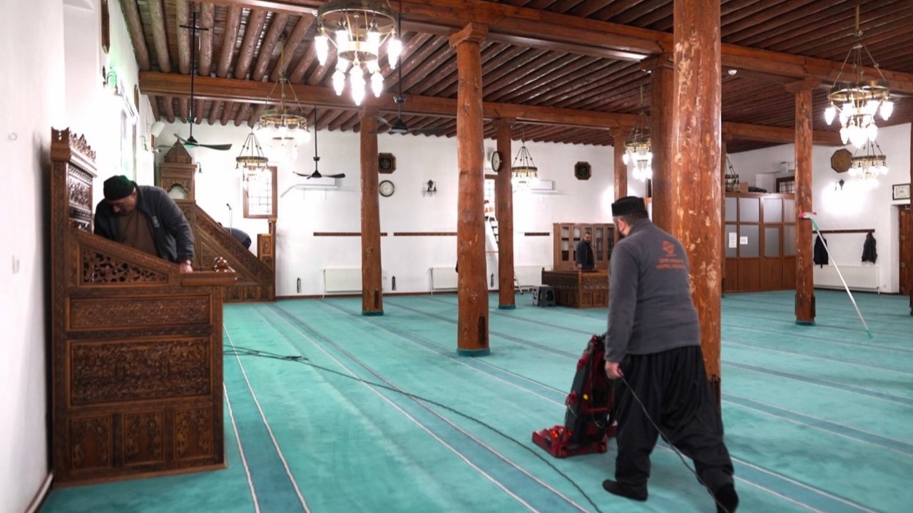 Kayseri Melikgazi'de camiler pırıl pırıl