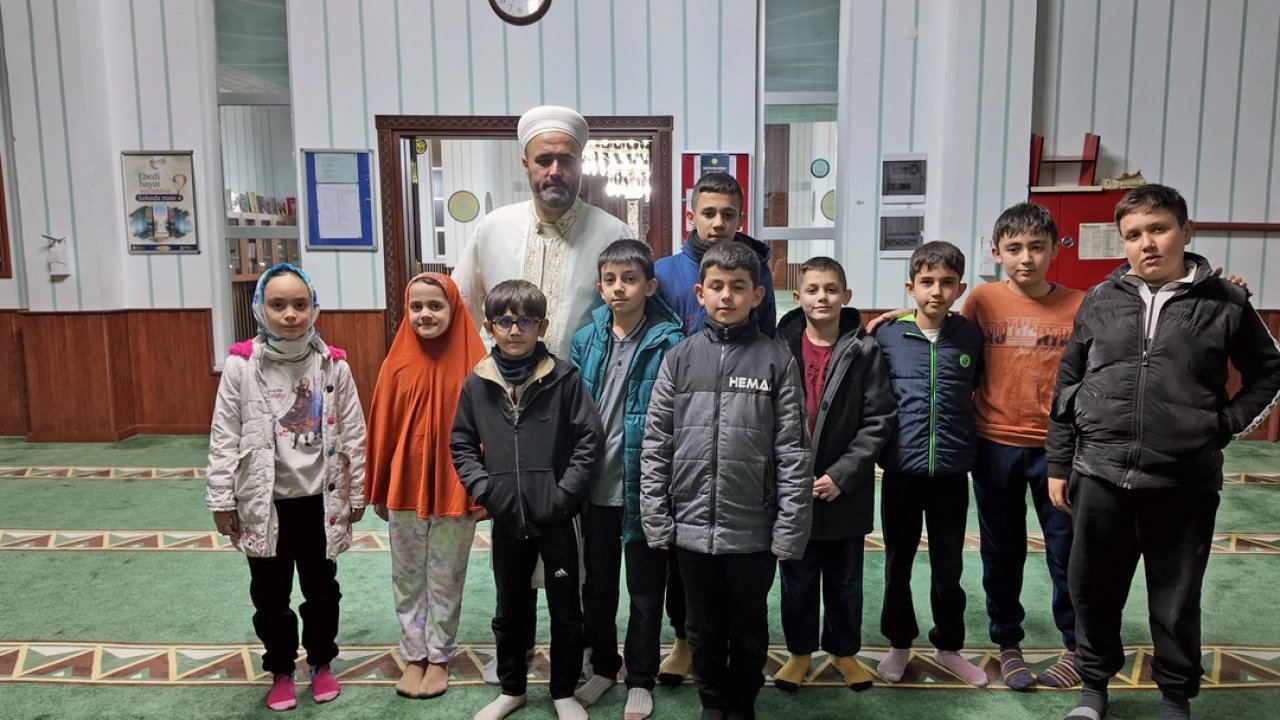 Kayseri Talas'ta ilk teravihte çocuk coşkusu