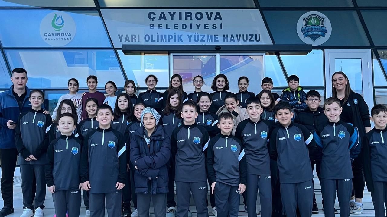 Kocaeli Çayırovalı yüzücüler, madalyalara doyamadı