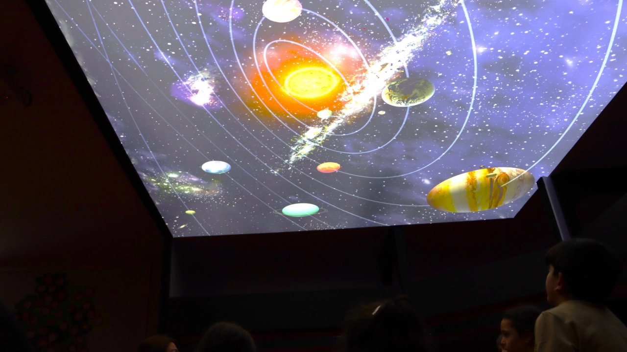 Maltepe’de minikler uzayın sırlarını bu atölyede keşfetti