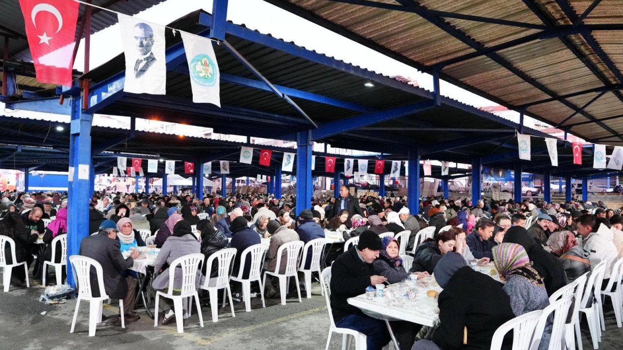 Manisa Büyükşehir’in iftar sofrası Gördes’te kuruldu