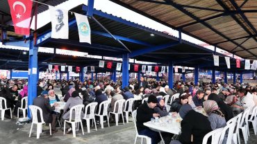 Manisa Büyükşehir’in iftar sofrası Gördes’te kuruldu